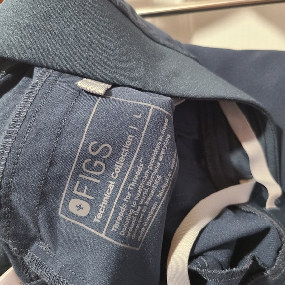 Figs  dark harbor  XL leon top and axim large pants - Picture 3 of 3